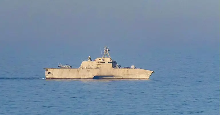 উপকূলীয় যুদ্ধ জাহাজ ইউএসএস ক্যানবেরা আরব সাগরে টহল দিচ্ছে